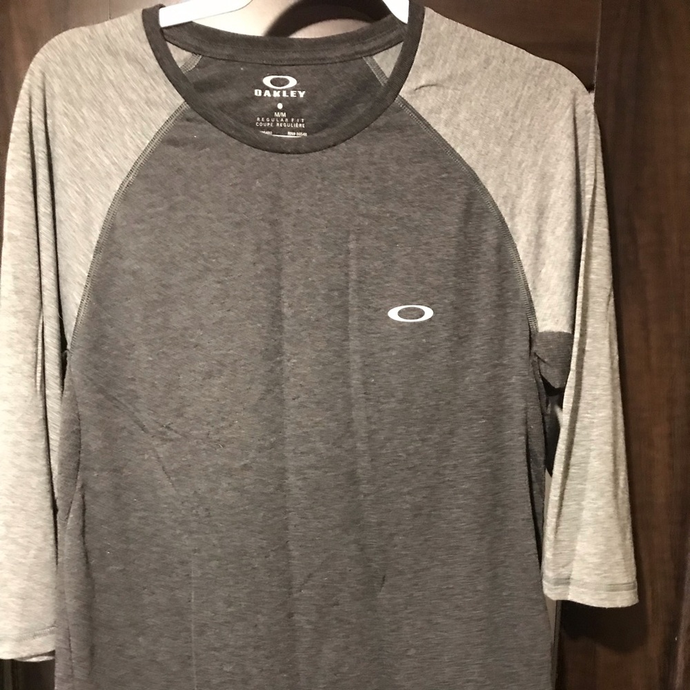 Oakley T-shirt